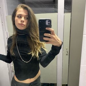 Meet your Posher, Chloe